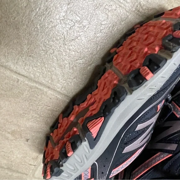New Balance Women's Black and Pink Trail Running Shoes - Picture 2 of 5